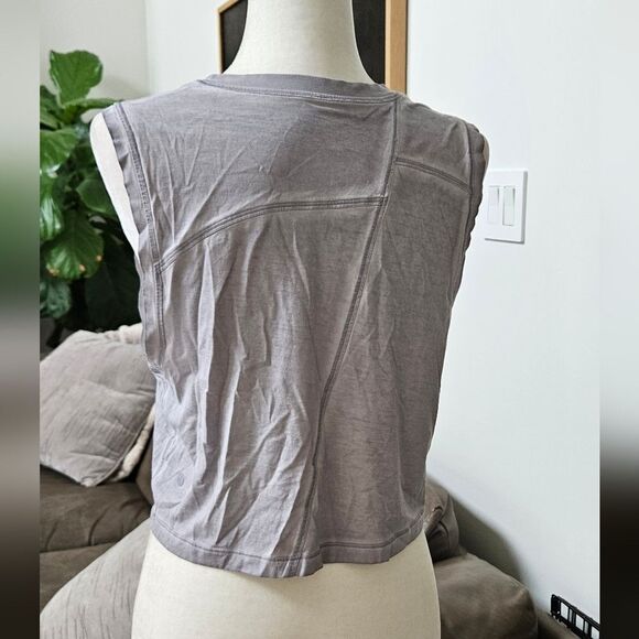 Lululemon Cropped Gray Sleeveless Women's Top - Picture 2 of 3